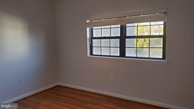 Building Photo - 315 Monroe St