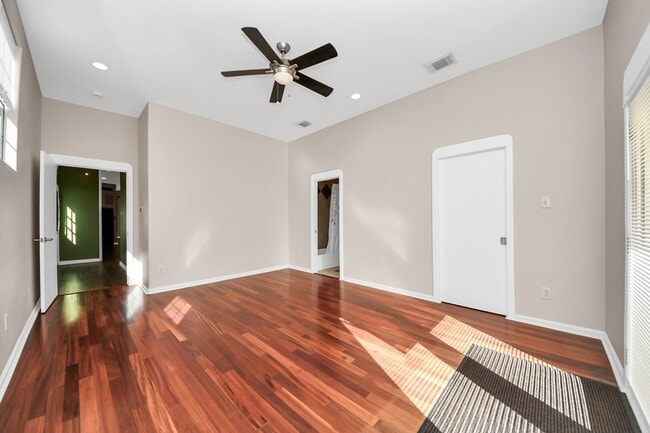 Building Photo - 832 W 27th St