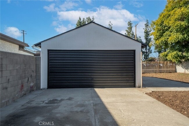 Building Photo - 3041 8th Ave