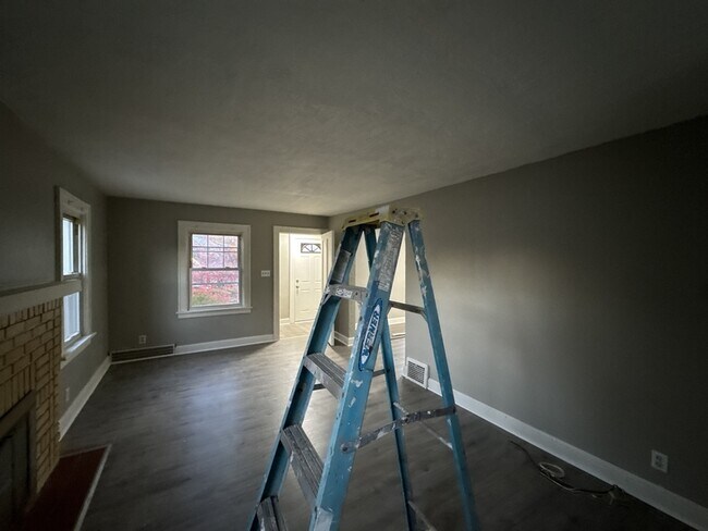 Building Photo - 11104 Lincoln Ave