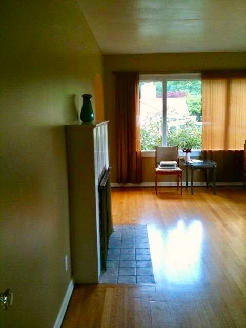 Building Photo - 726 Governor Stevens Ave SE