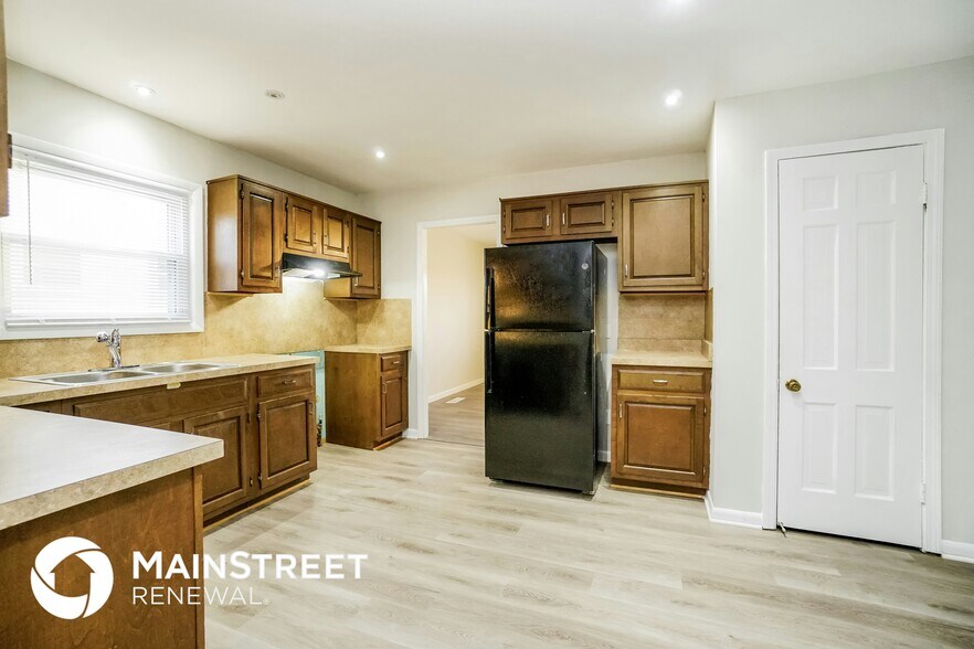 Building Photo - 7412 Roshon Ave