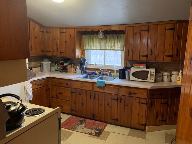 Building Photo - 446 Summit Ave