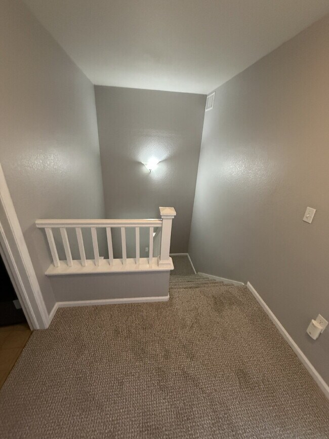Building Photo - "Spacious 2-Bed Condo with 2.5 Baths in Aurora – Your Dream Home Awaits