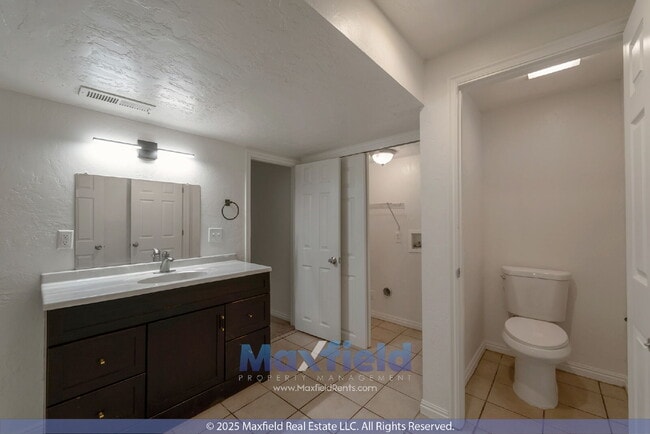 Building Photo - NEW CARPET - 6BD 4BTH 2GAR - Home in Lehi - 6 Month Lease available