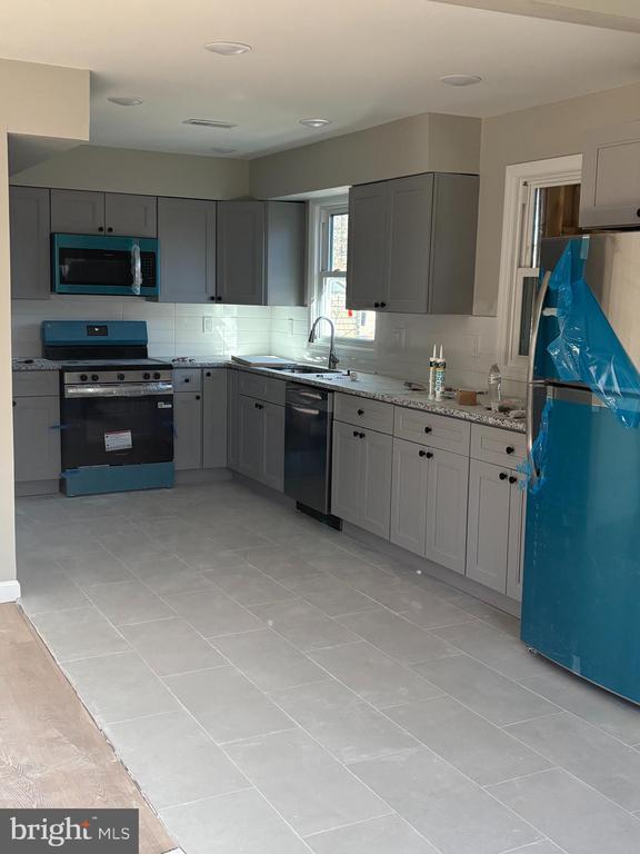 Primary Photo - 916 Willow Ln