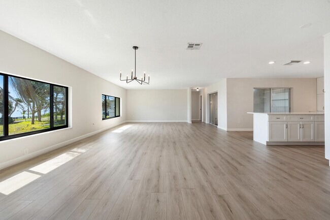 Building Photo - 4003 S Indian River Dr