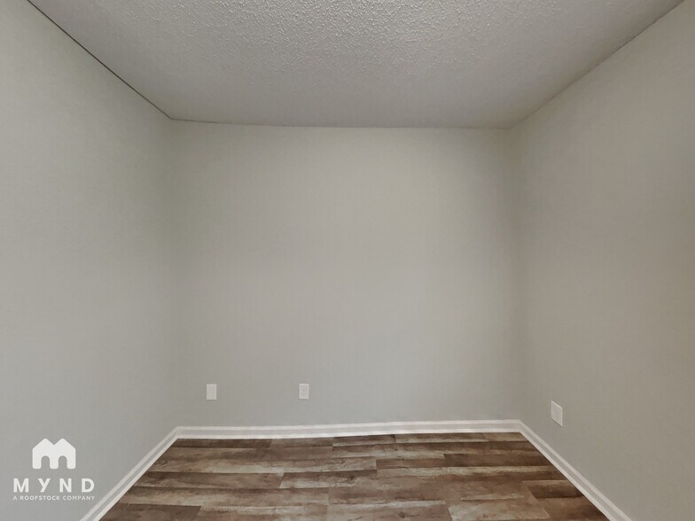 Building Photo - 547 Whitethorn Dr