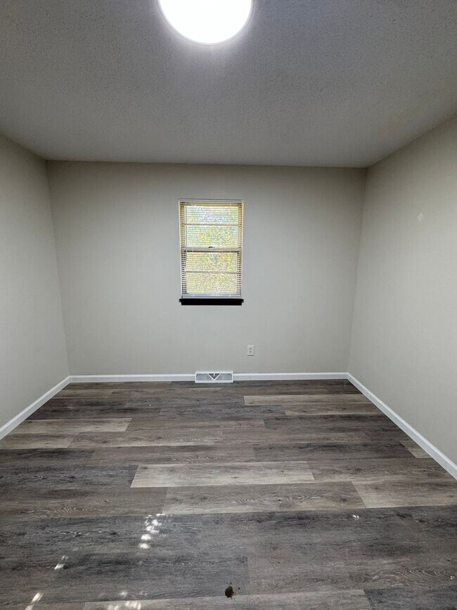 Building Photo - 2612-2614 Morning Glory Dr