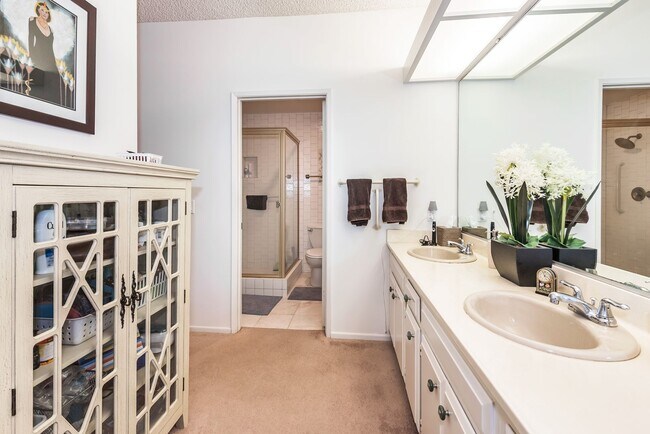 Building Photo - Unfurnished Spacious Montecito Shores 1700...