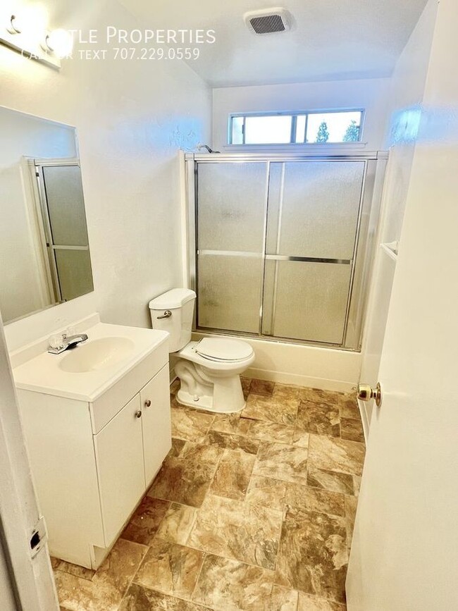 Building Photo - Spacious lower level Fairfield apartment -...