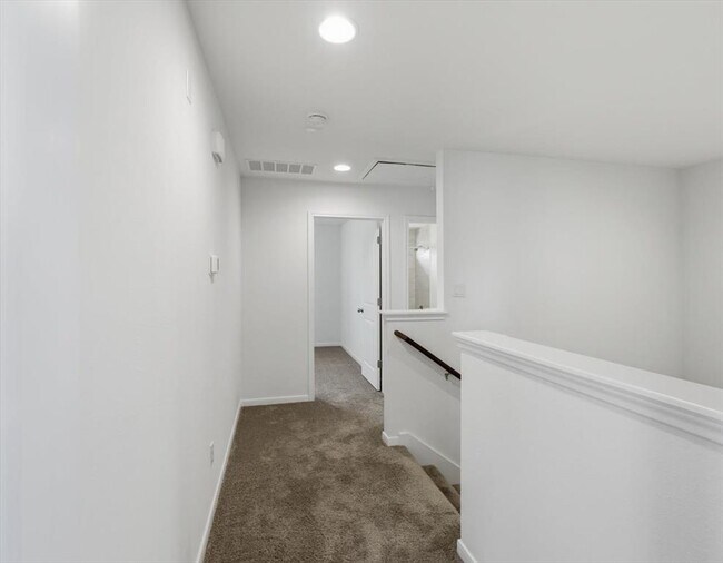 Building Photo - 6407 Principale Dr