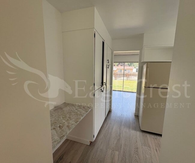 Building Photo - Three Bedroom, Two Bathroom House plus bon...