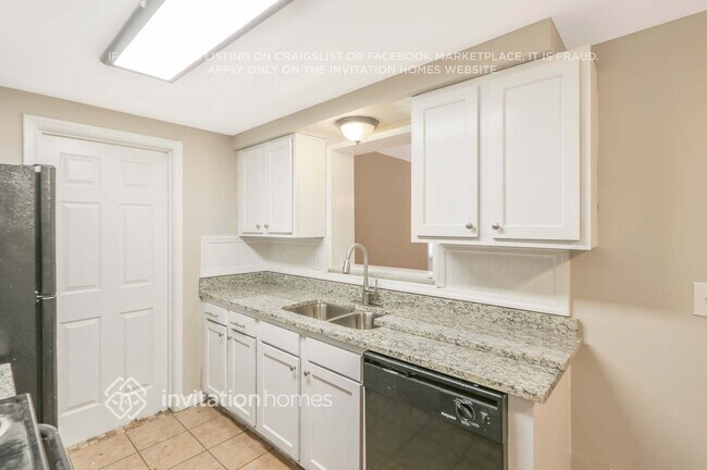 Building Photo - 10824 Oakdale Ave