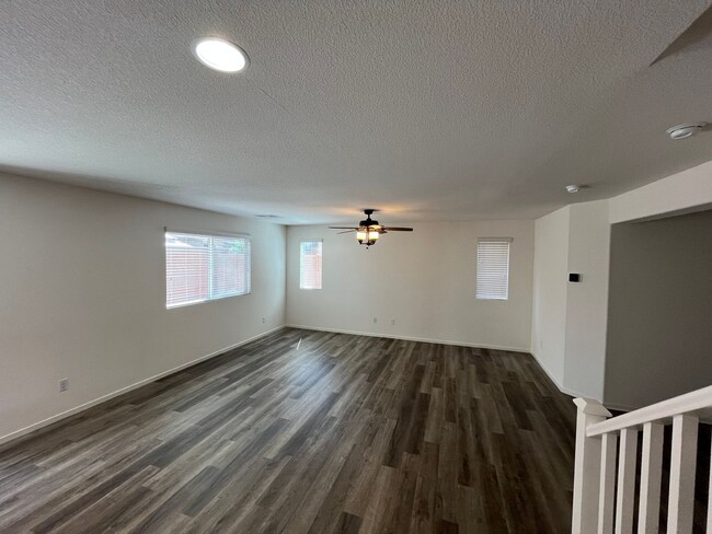 Building Photo - Rooftop Views and 3bed house for rent