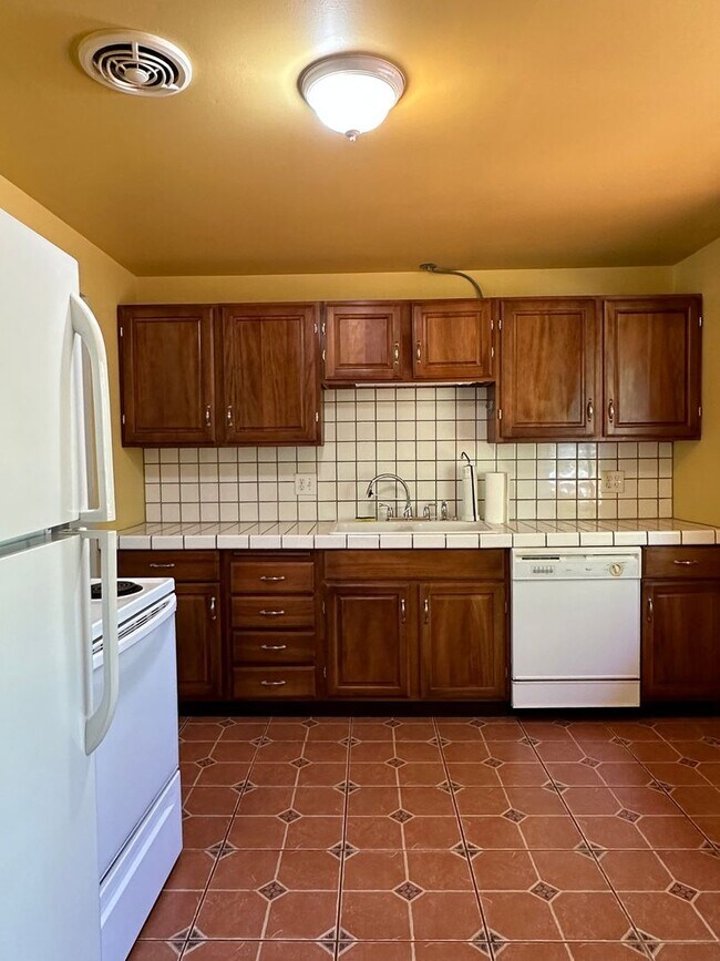 Building Photo - Updated 3-Bedroom Home with Deck & Garage in Mountlake Terrace!!!