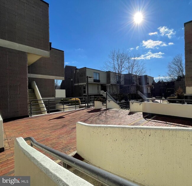Primary Photo - 2214 Deerfern Crescent