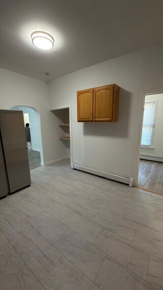Building Photo - 346 S 10th St