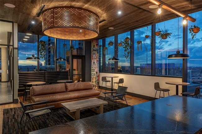 Building Photo - 84 East Ave