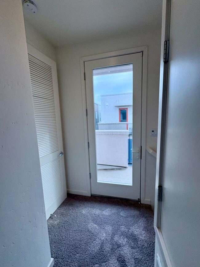 Building Photo - Vibrant 3 story 2bed/2.5bath home at the Mill at Broadway