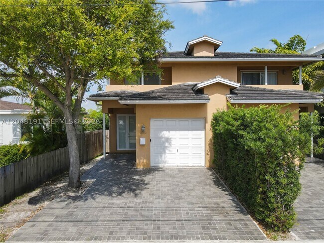 Building Photo - 2782 SW 33rd Ave