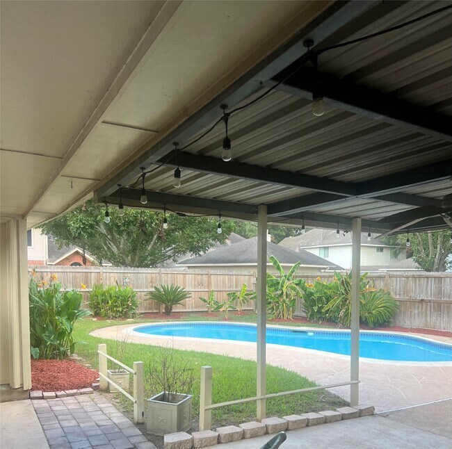 Building Photo - 2810 White Oak Ln