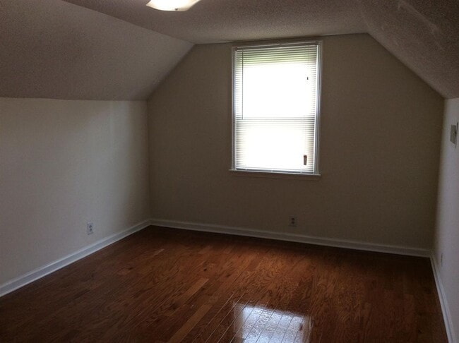 Building Photo - 564 Briarwood Dr