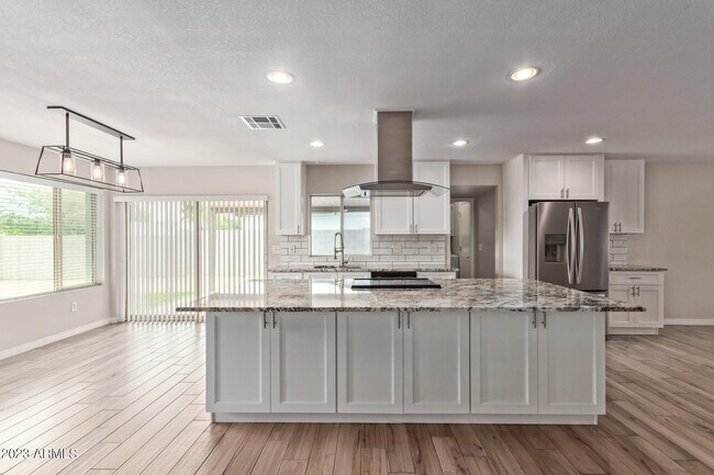 Building Photo - 4833 E Kathleen Rd