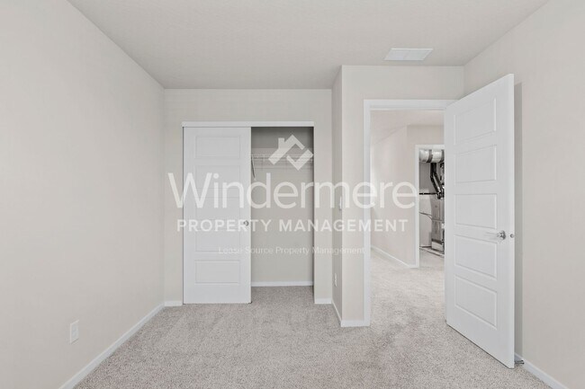 Building Photo - ** MOVE IN SPECIAL ** 1/2 OFF 1ST FULL MON...