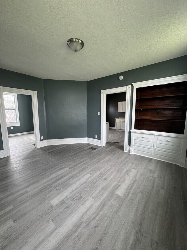 Building Photo - 3200 Brunot Ave