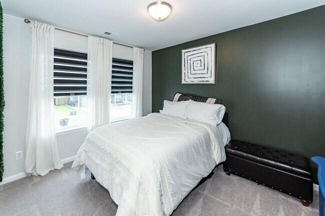 Building Photo - 4 Bedroom, 2.5 Bathrooms in Watson Hill - Summerville