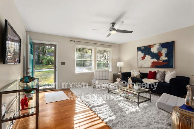Building Photo - 2883 Fantasy Ln