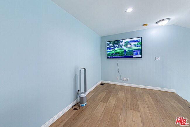 Building Photo - 620 S Gramercy Pl