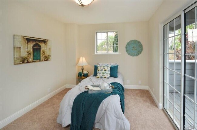 Building Photo - Beautiful 2 Bedrooms Plus Office, 3 Bathro...