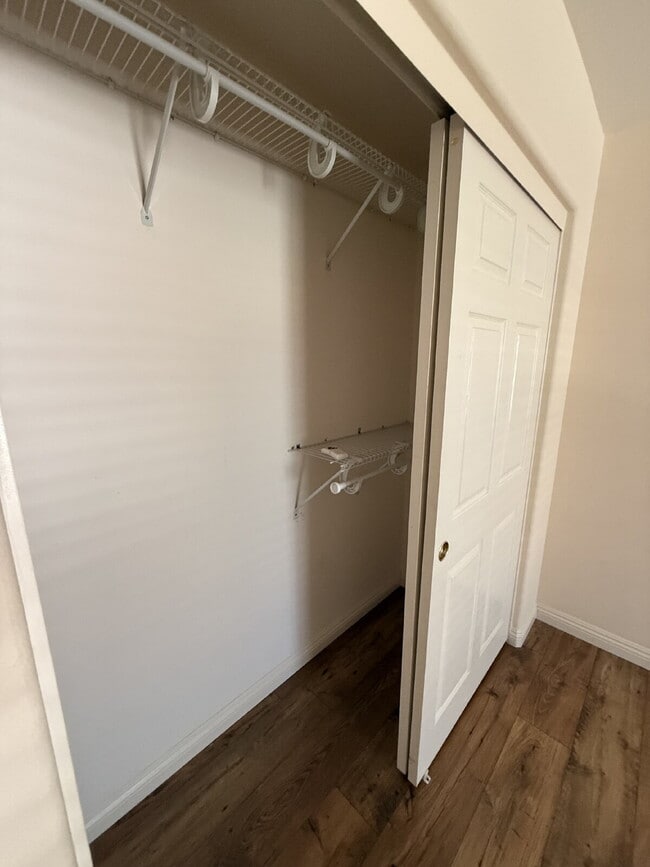 Building Photo - Spacious 5-Bed Family Home w/ 3-Car Garage Near Top Schools in Orange Crest.  One large bedroom a...