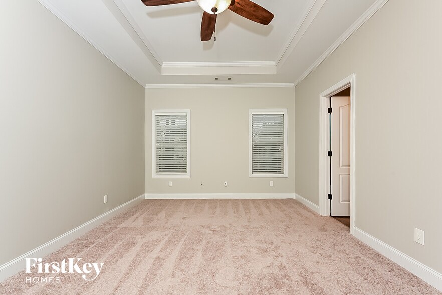 Building Photo - 252 Hedgewood Dr