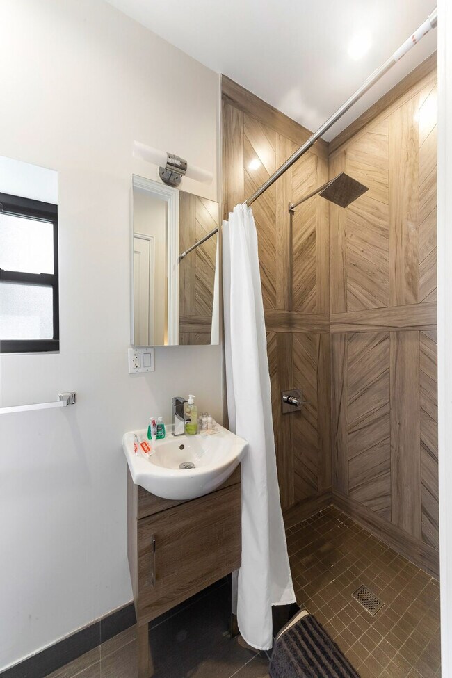 Building Photo - 1113 York Ave