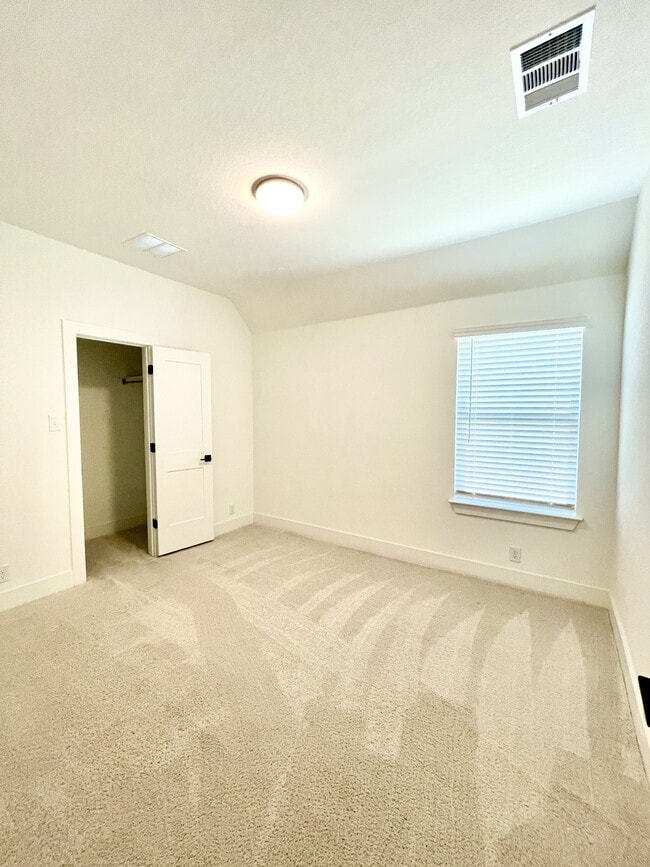Building Photo - 126 Huntwick Dr