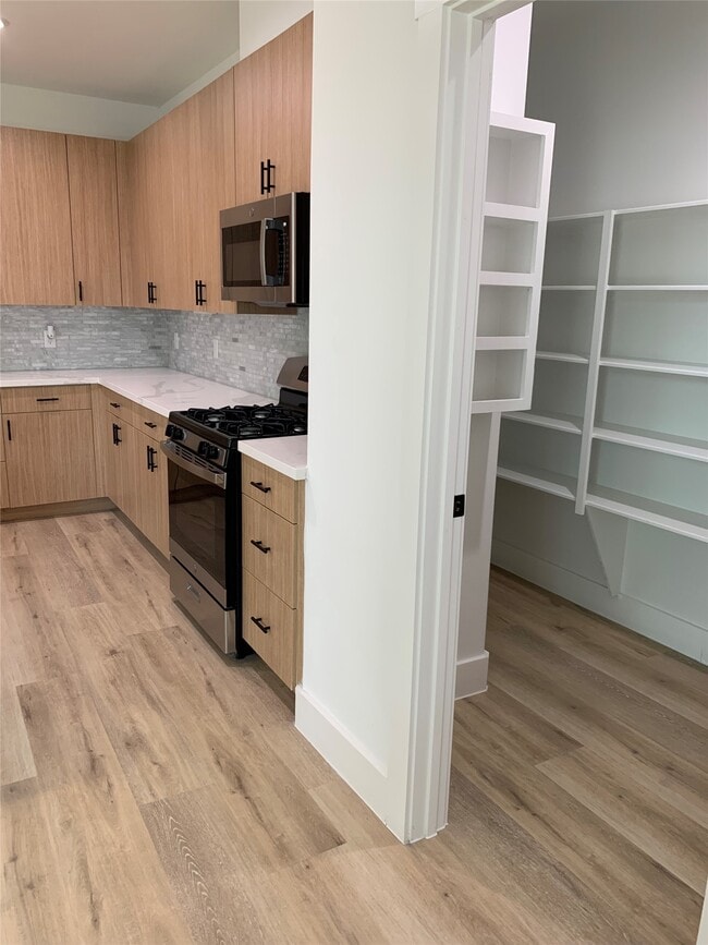 Building Photo - 9026 Scott St