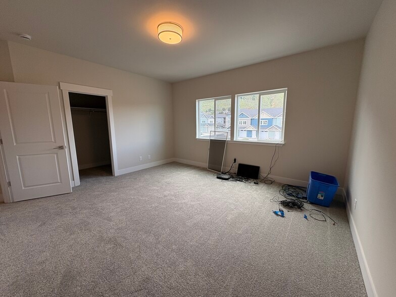 Building Photo - 1075 Red Apple Rd
