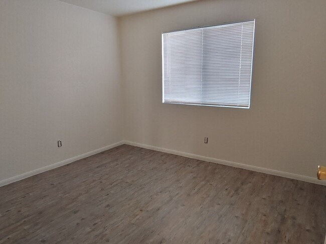 Building Photo - 1884 Nebula Dr
