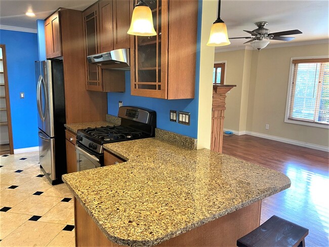 Building Photo - Classic Updated Home Near Whatcom Falls!