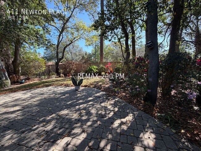 Building Photo - 411 Newton Pl