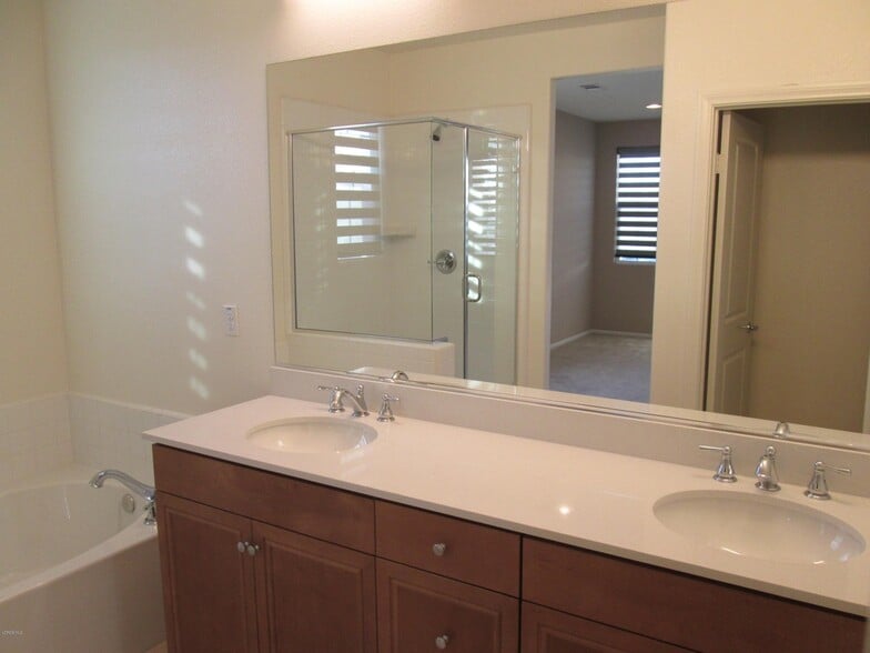 Building Photo - 523 Pioneer St