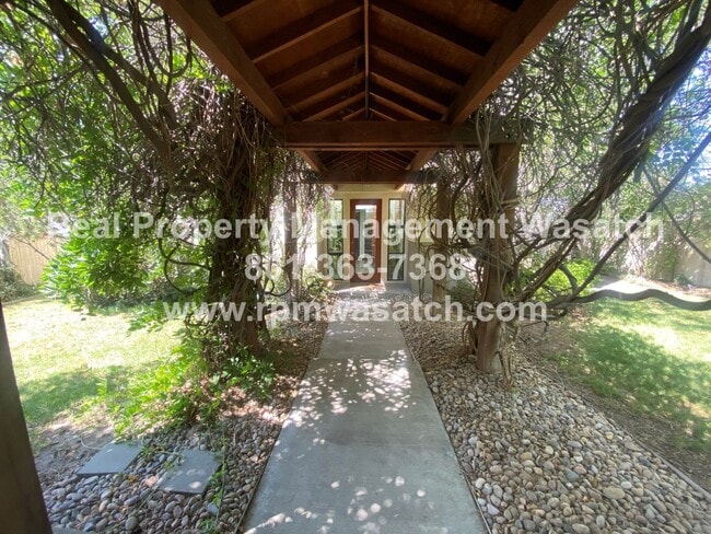 Building Photo - Check out This Stunning 3 Bedroom 2.5 Bath...