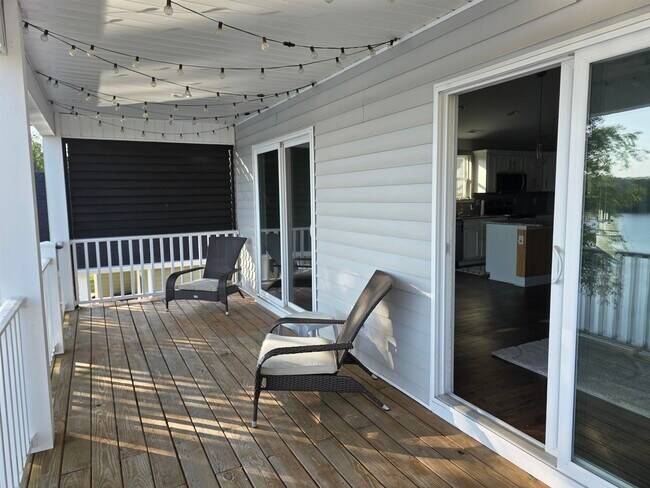 Building Photo - 1048 Meadowoods Dr