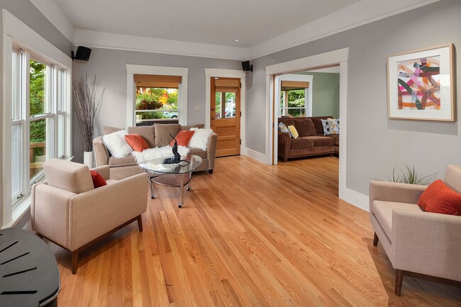 Building Photo - 3bd/2ba Seattle Home