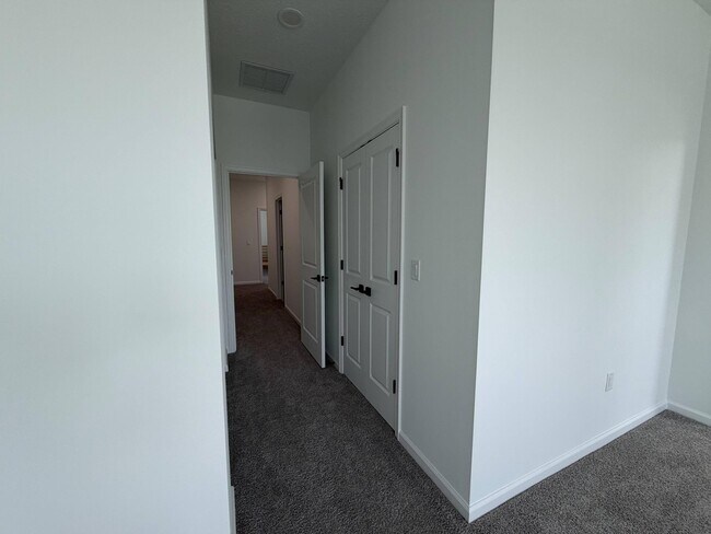 Building Photo - 4402 Longwood Lake Sq