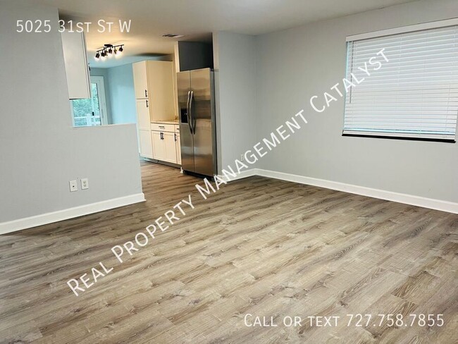 Building Photo - Completely remodeled 2 bed, 2 bath beautif...