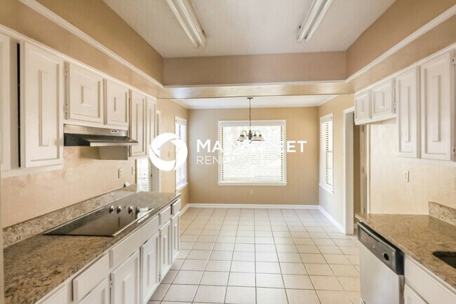 Building Photo - 4 Bedroom Pet-Friendly Home in Cordova, TN with Main Street Renewal